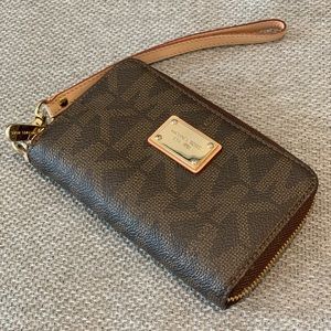 Michael Kors Wristlet